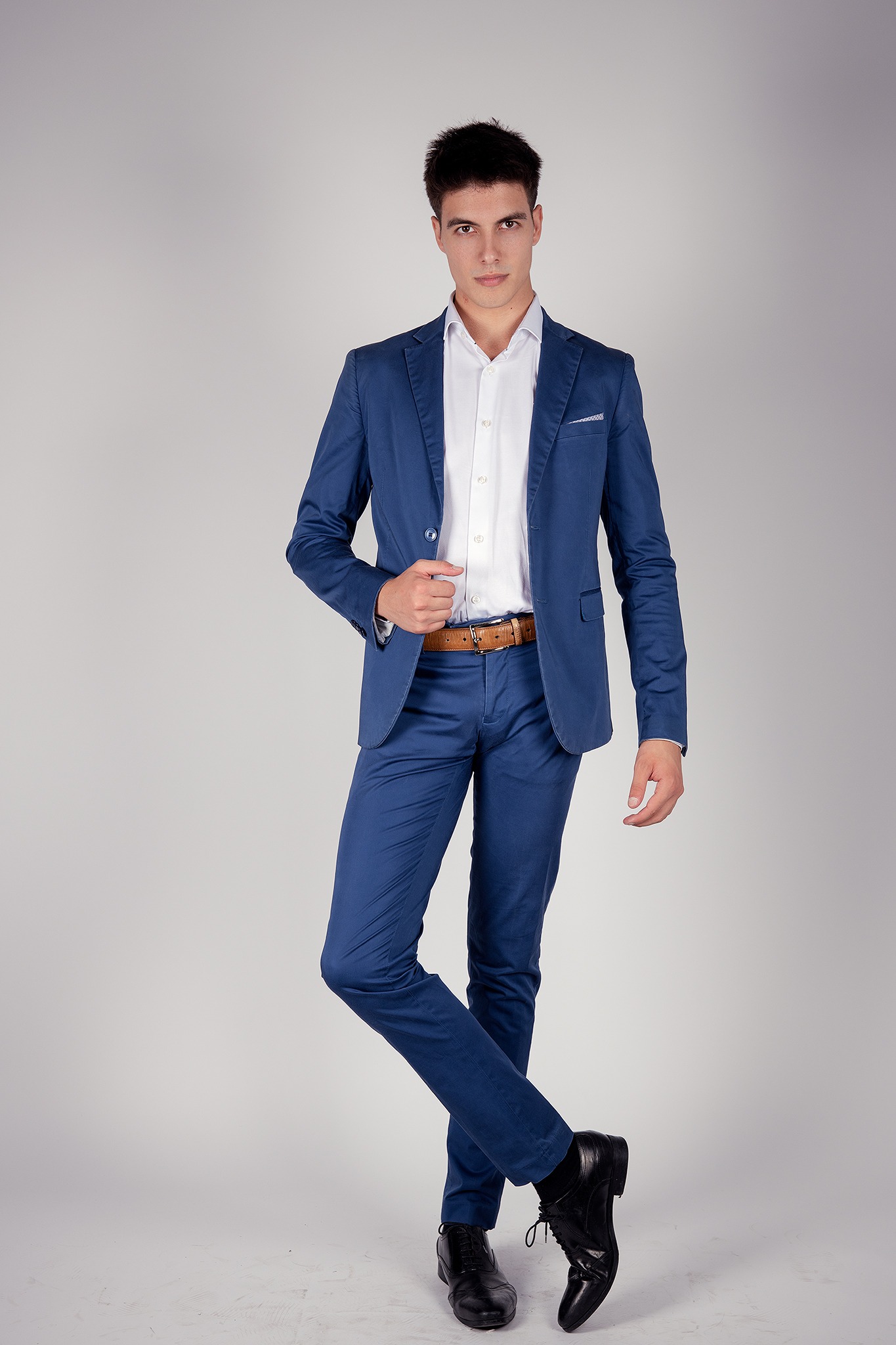Book de modelo masculino con traje