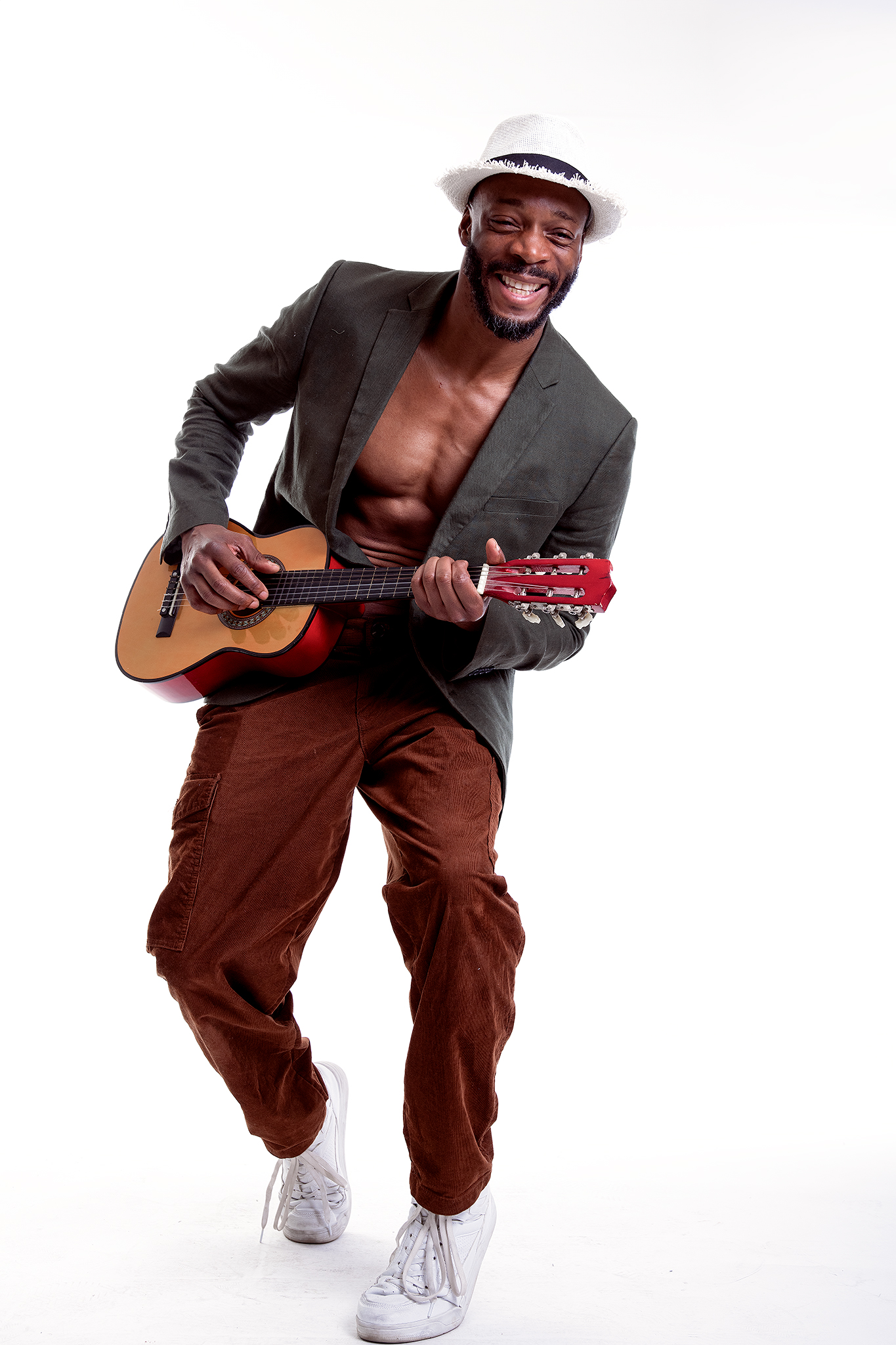 Lifestyle masculino con guitarra