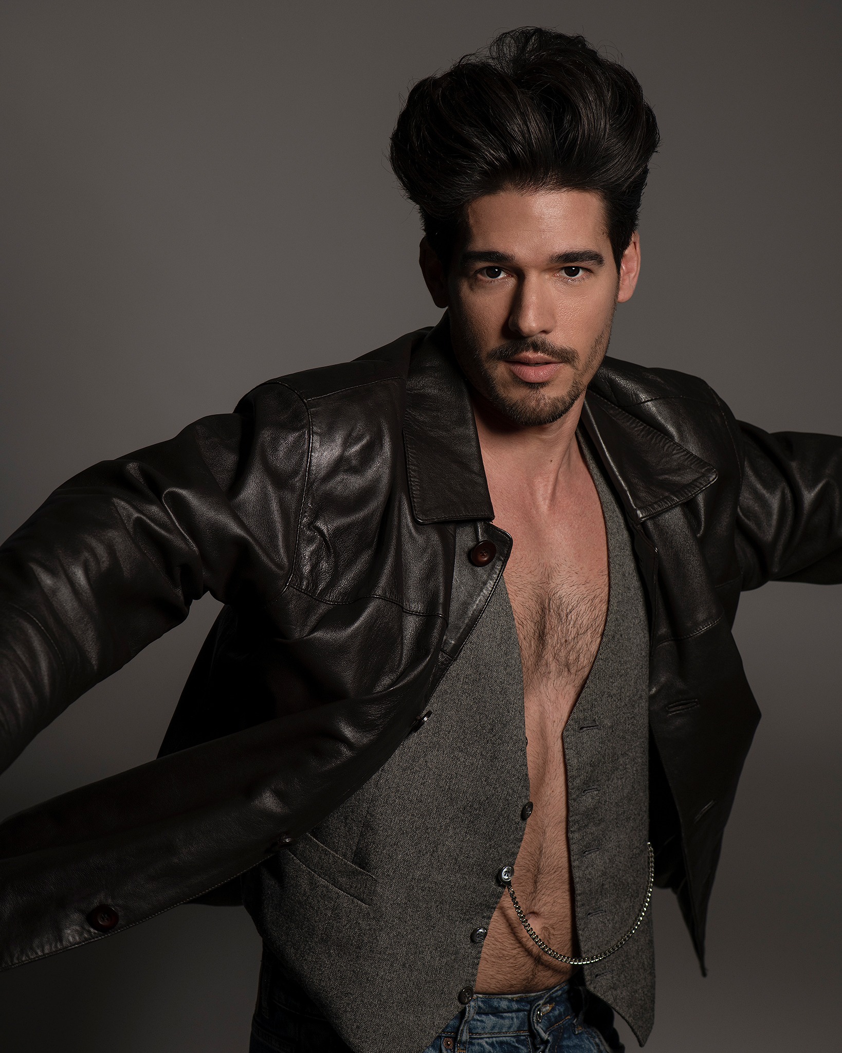 Book masculino de Yosvel Hervis