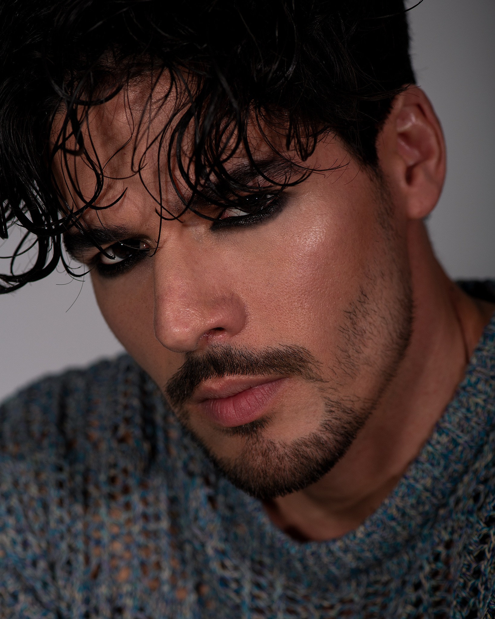 Primer plano editorial masculino