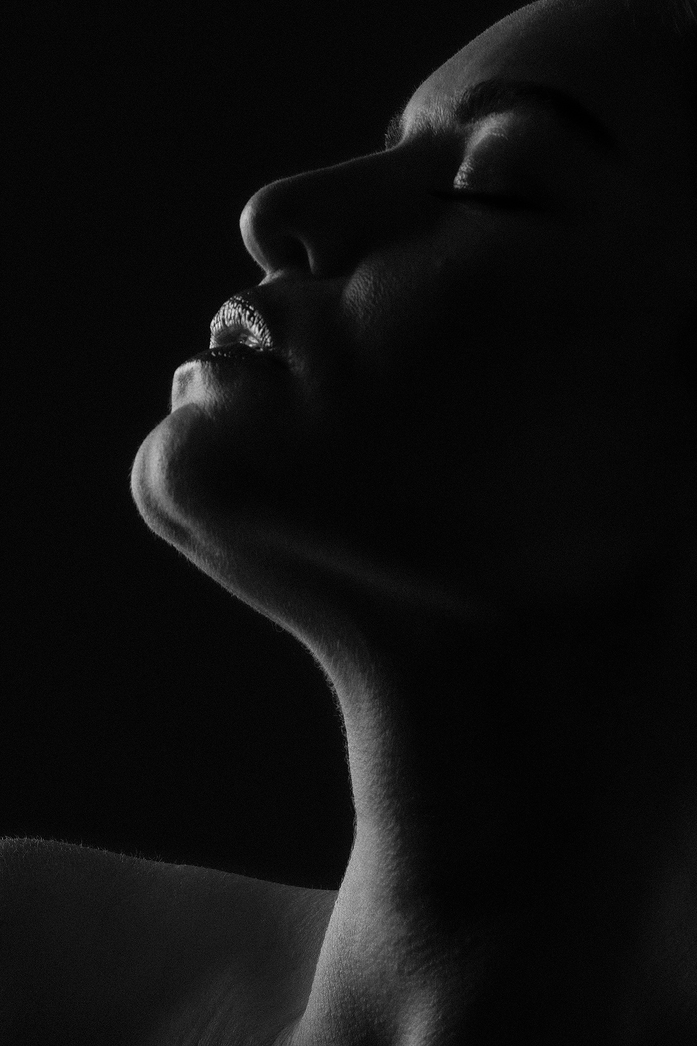 Perfil de Claudia en sombra