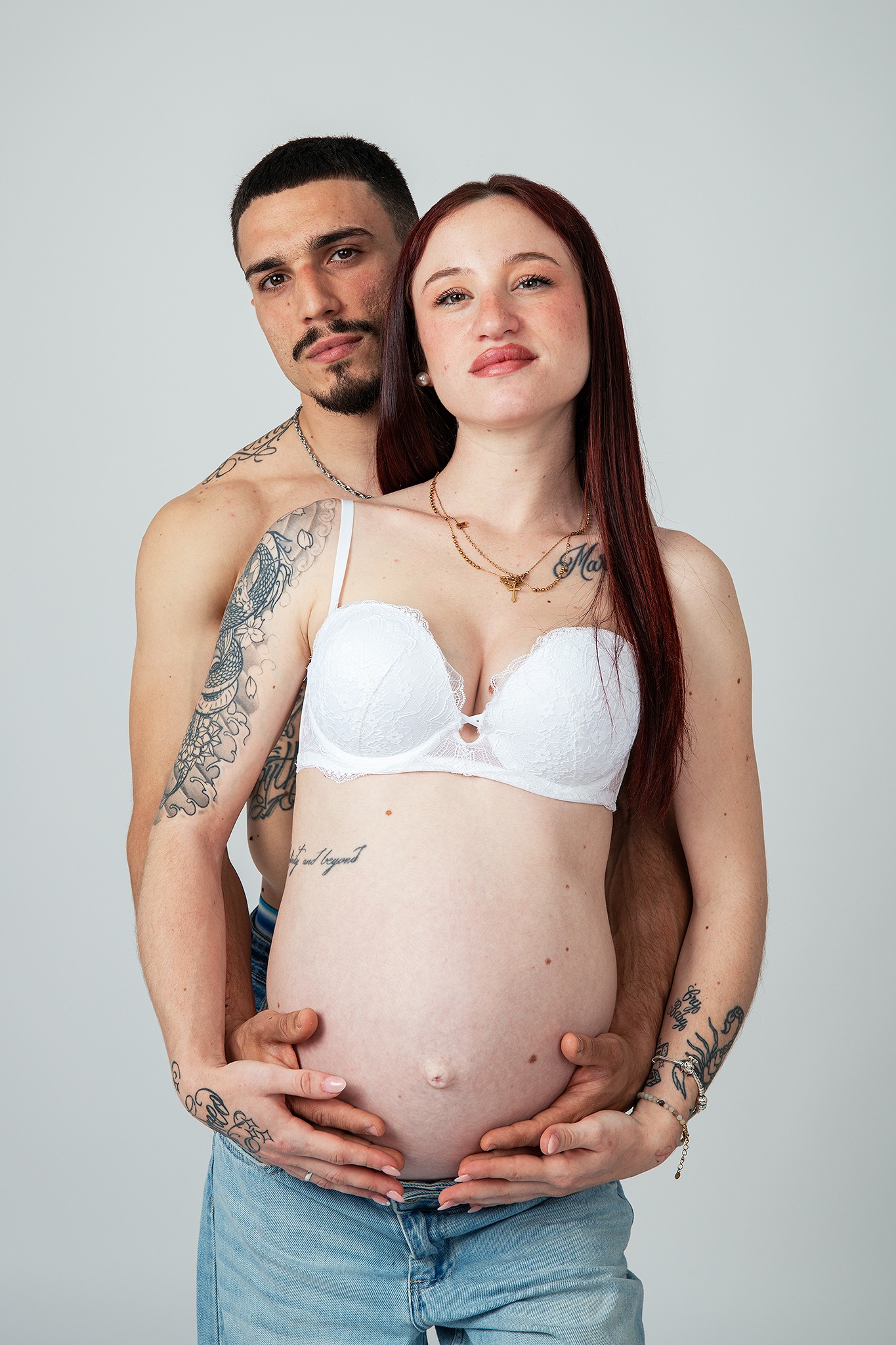 Claudia y su familia en estudio