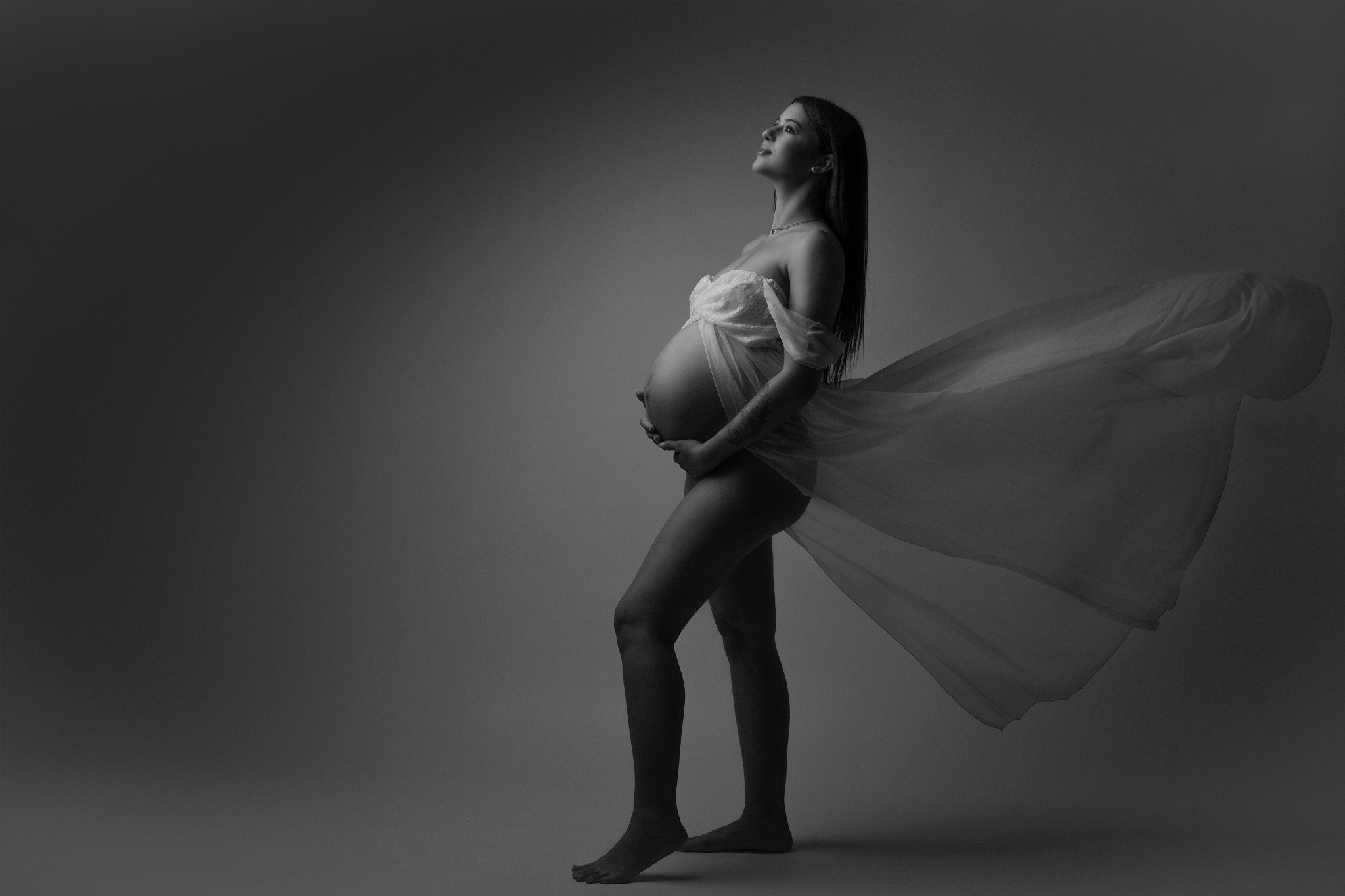 Laura en una sesión de maternidad Fine Art realizada por Francisco Benítez