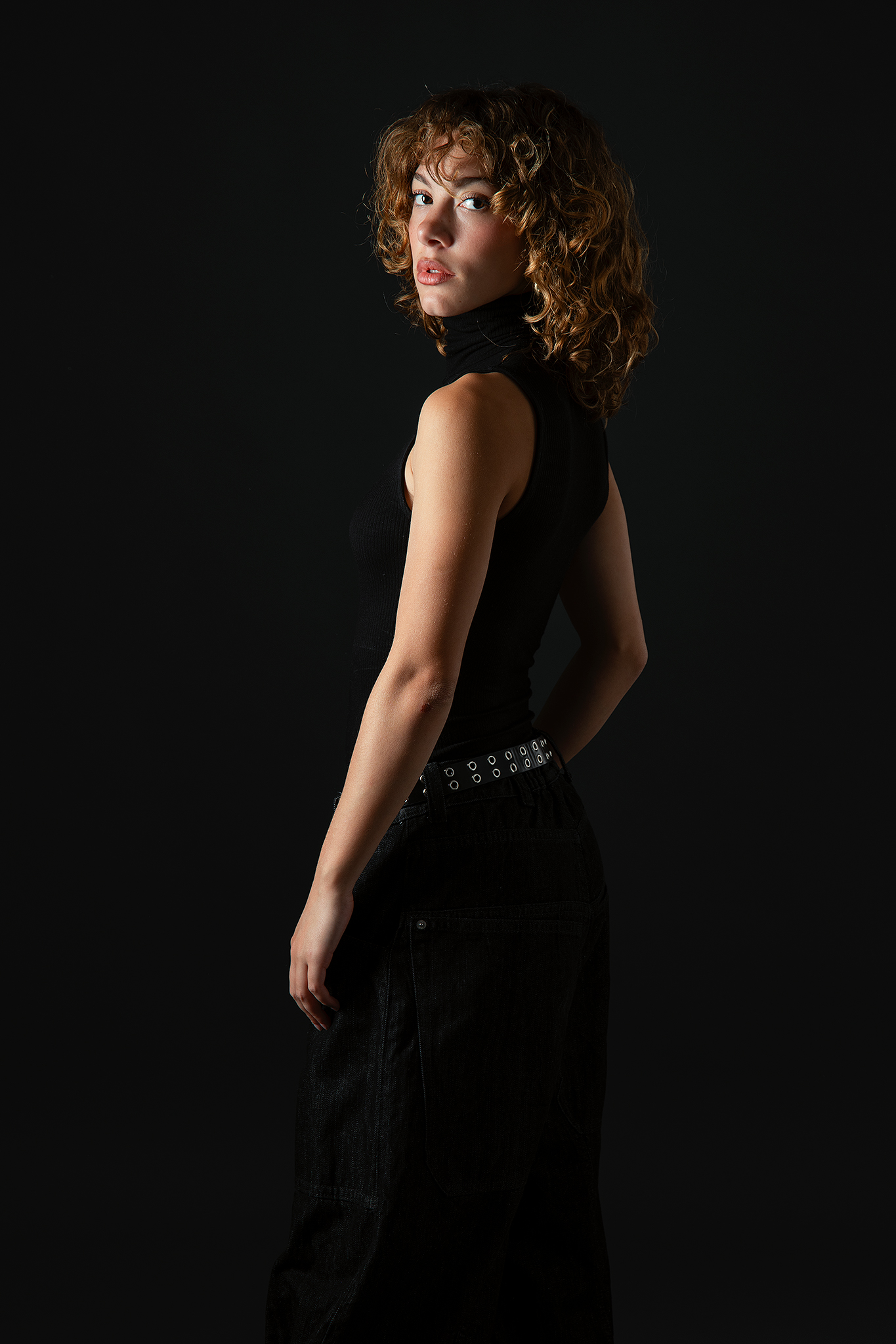 Editorial Velvet Tension