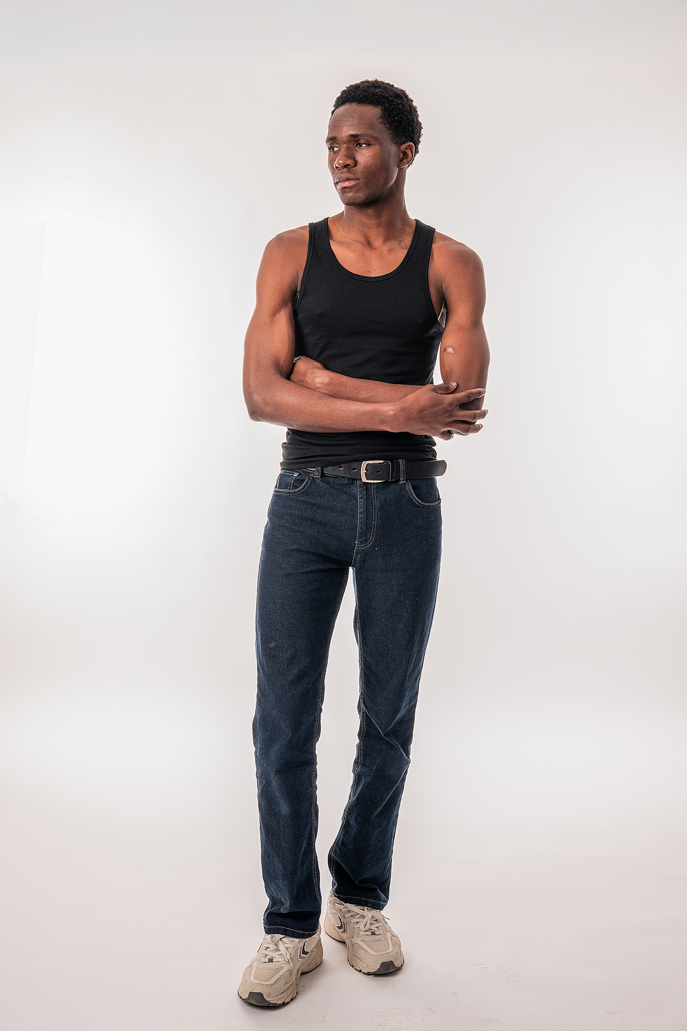 Cuerpo entero frontal de Abdallah Diallo